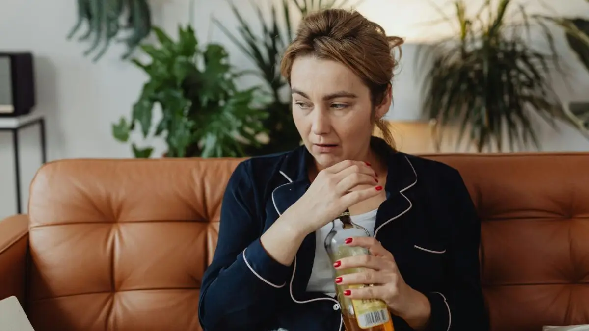 Signs You May Need Alcohol Rehab Instead of Trying to Quit Alone