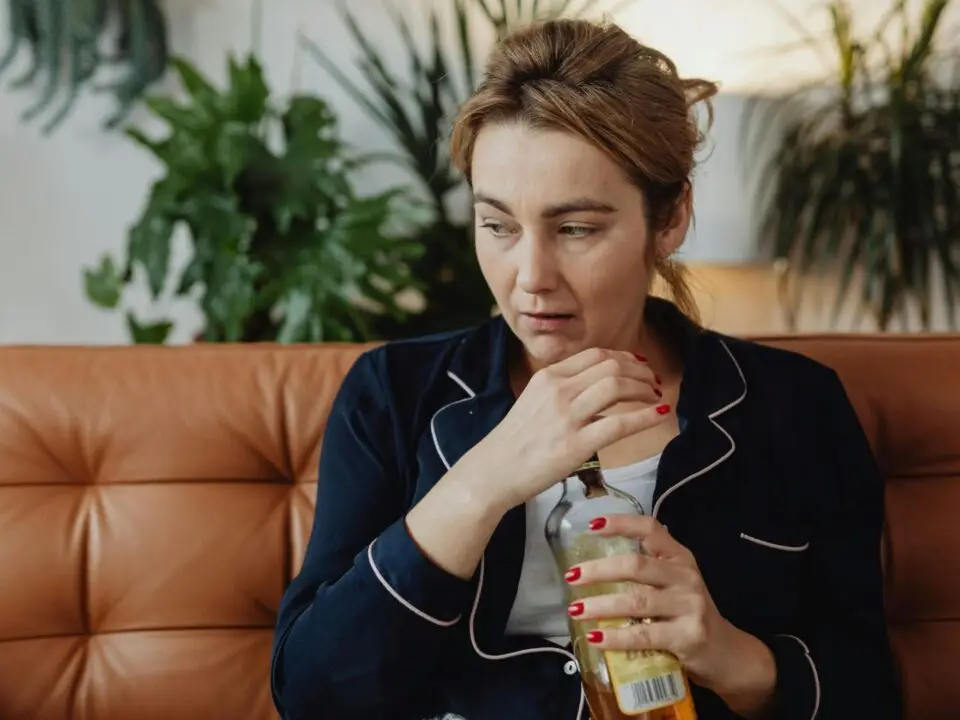 Signs You May Need Alcohol Rehab Instead of Trying to Quit Alone