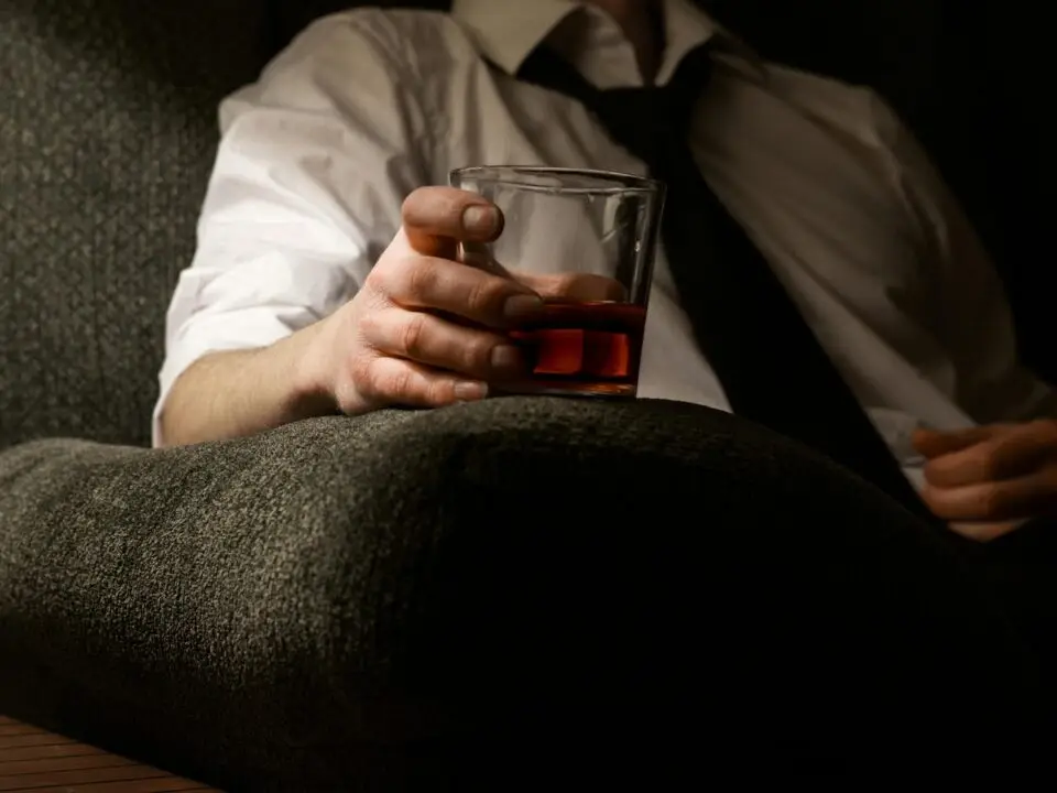 Alcohol Rehab for Co-Occurring Anxiety, Depression, or Trauma: What Actually Changes in Treatment